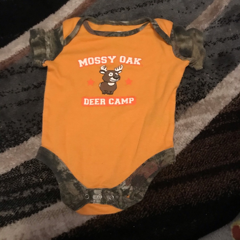 0-3 mo mossy oak onesie